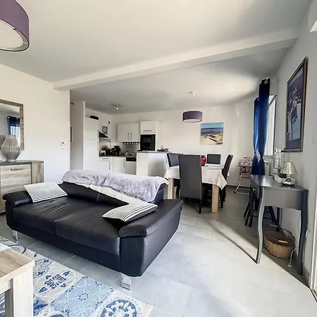 아파트 3 Avec Balcon Et Parking Pres De La - - Fr-1-236-144
