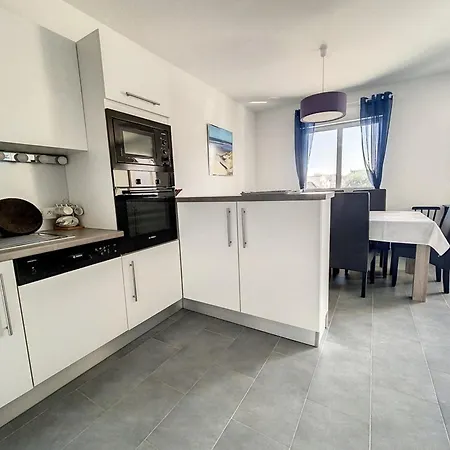 3 Avec Balcon Et Parking Pres De La - - Fr-1-236-144 아파트